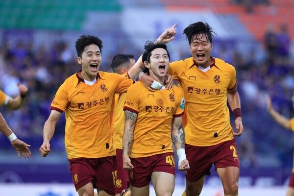 광주 이정효 감독 “아직 6경기 남았고 강등권 전력 다해 싸우고 싶다”